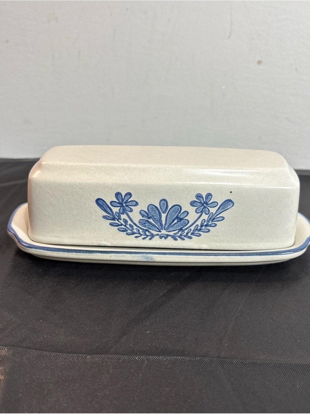 Pfaltzgraff #028 vintage Ceramic Butter Dish with Blue Floral Motif - White/Blue